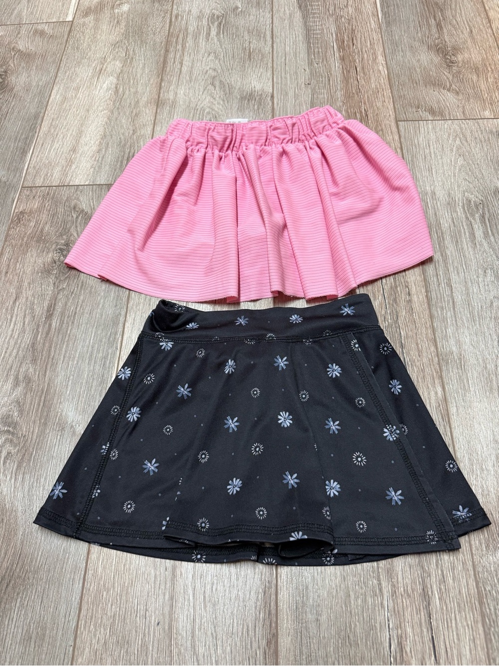 Girls 5T Pink & Black Floral Skorts👧🏻👧🏻